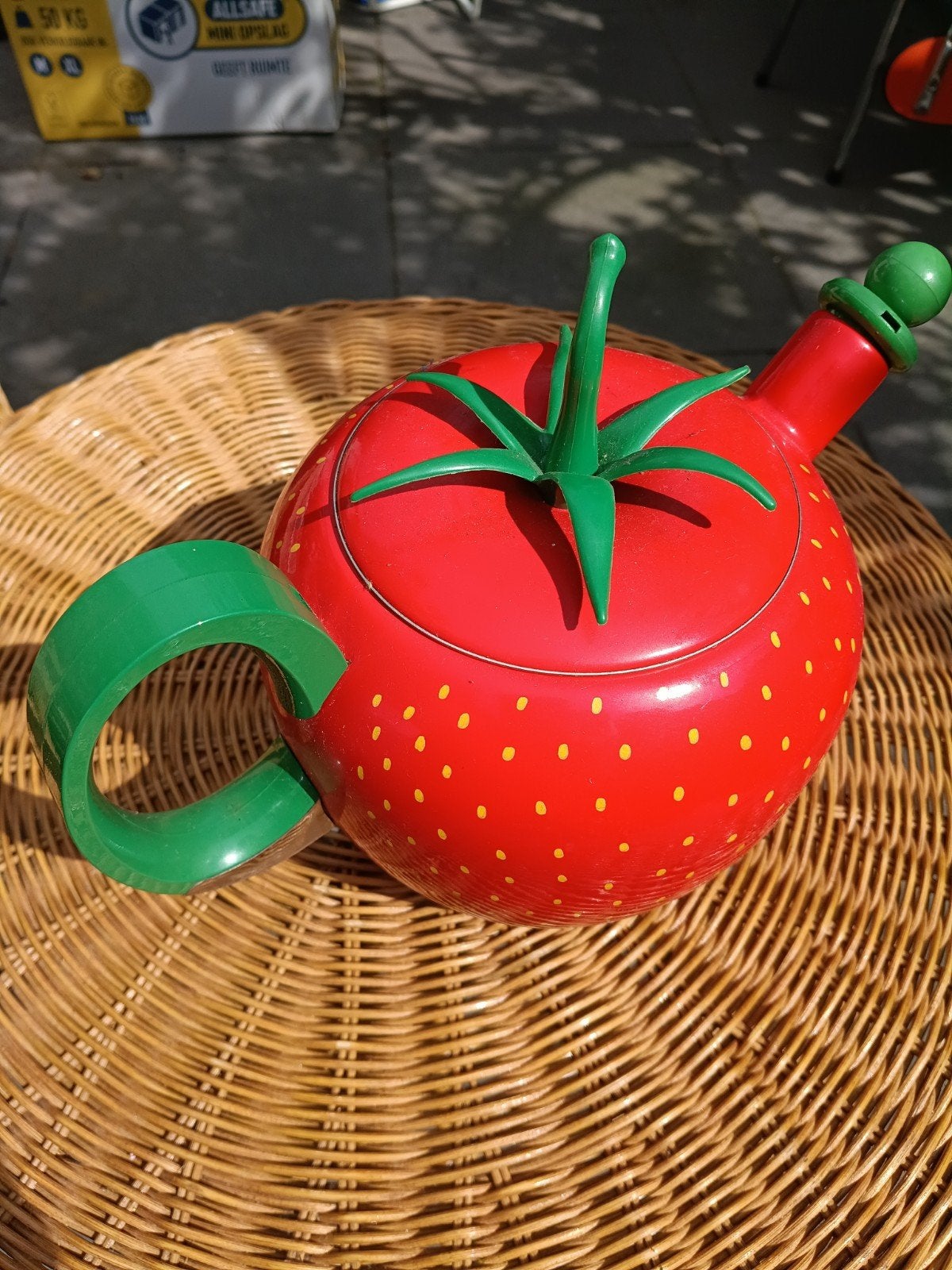 Leuke vintage Copco aardbeien theepot / fluitketel nieuw, Huis en Inrichting, Theepot/fluitketel, Gebruikt, Ophalen of Verzenden