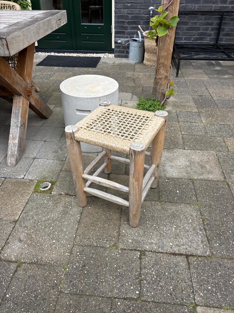 Houten krukje met gevlochten zitting van Ibiza Outdoor, Ophalen, Zo goed als nieuw, Hout