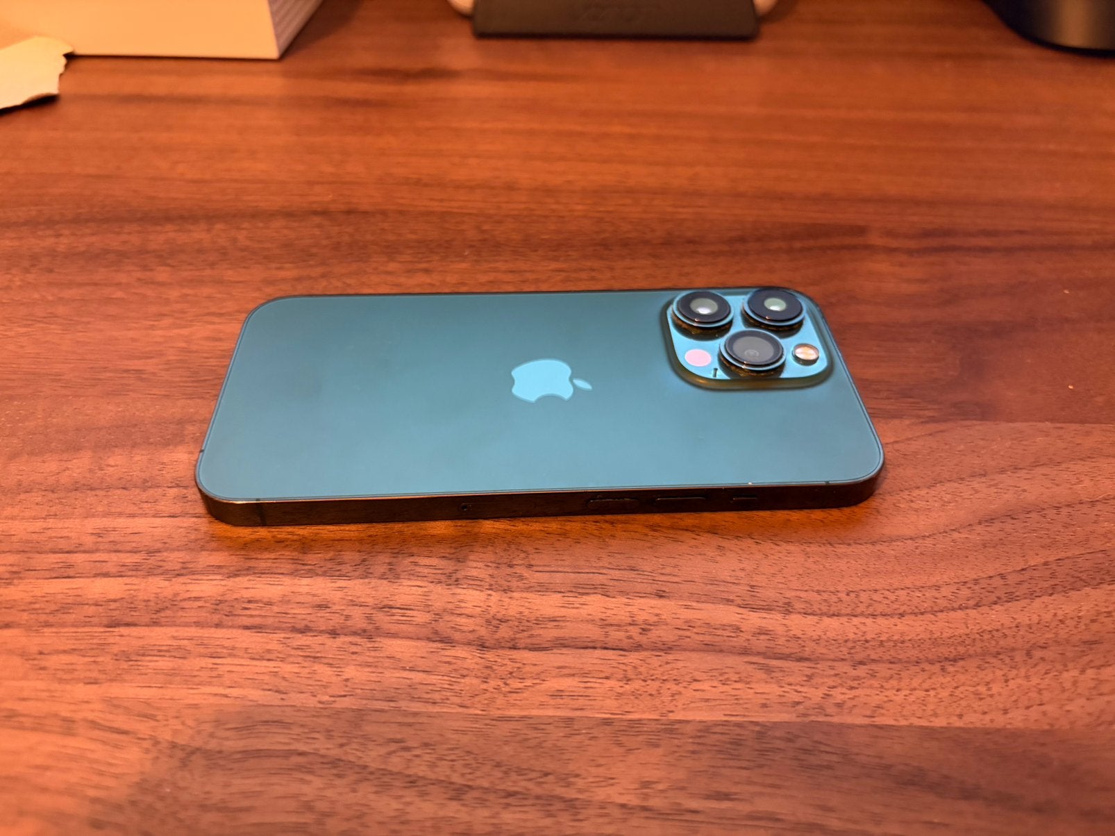 Foto 2 van Iphone 13 Pro / Groen / 92% batterijpercentage