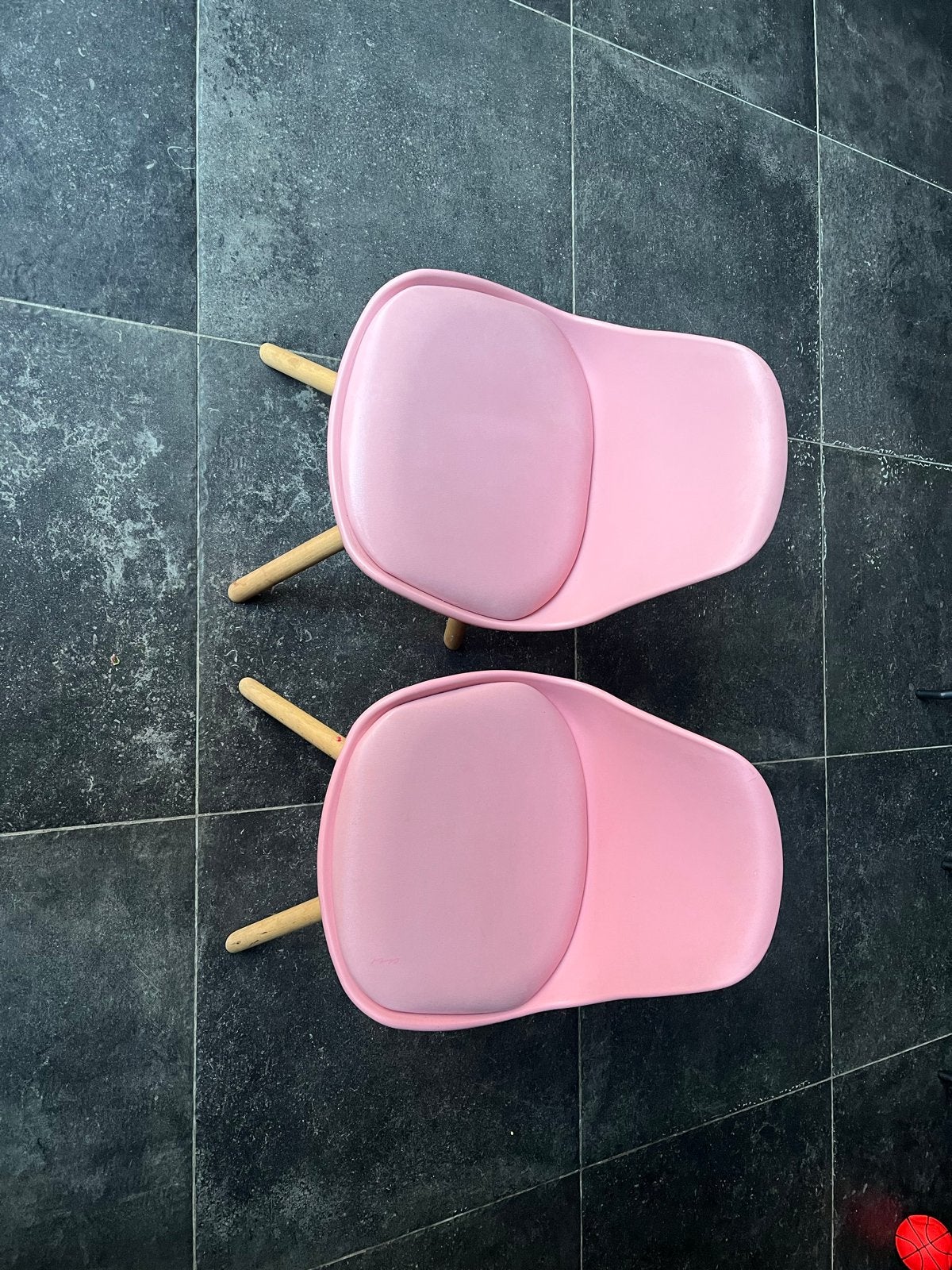Twee Roze Kinderstoeltjes met Houten Poten, Kinderen en Baby's, Kinderstoelen, Ophalen, Gebruikt, Overige typen