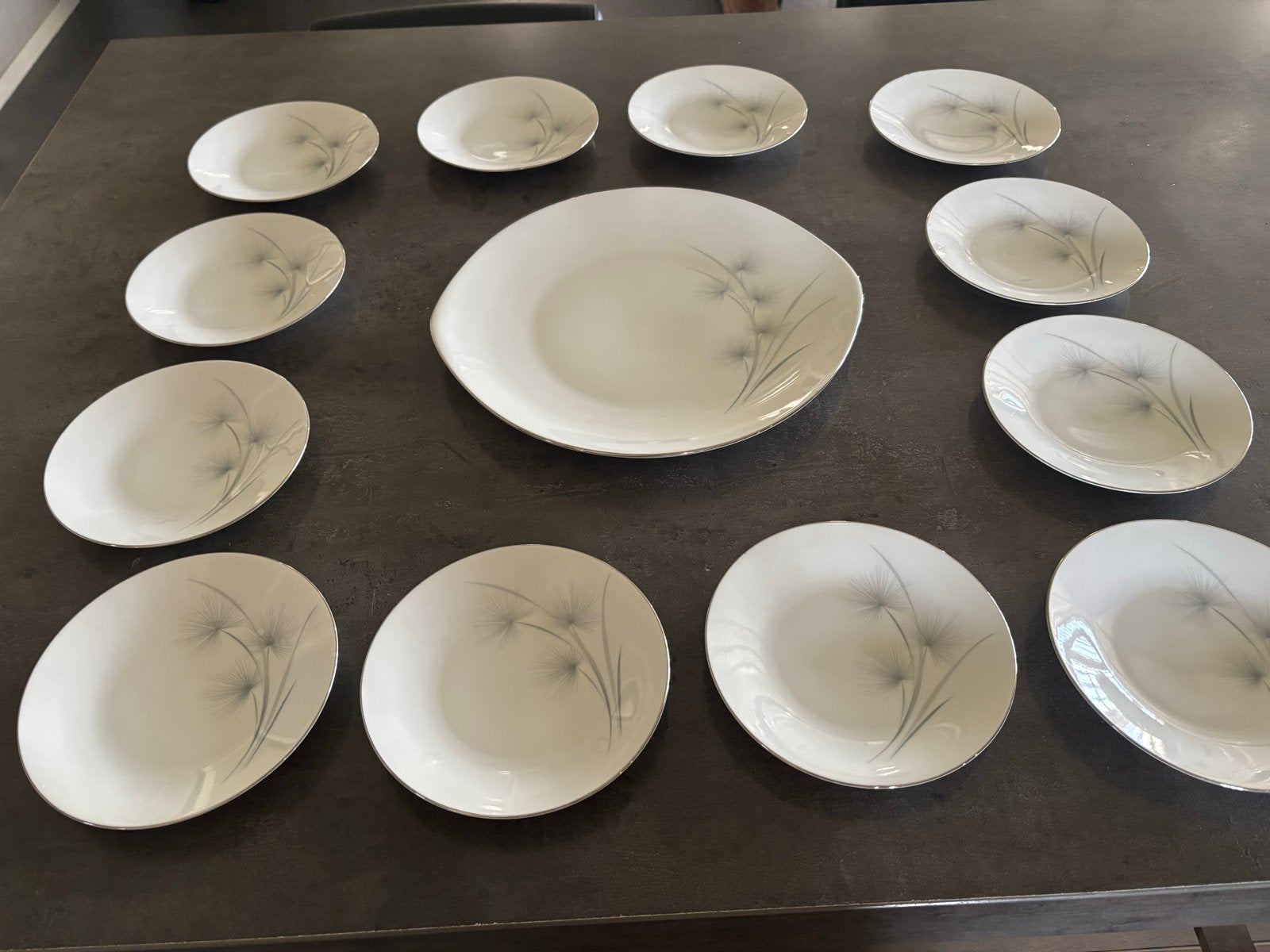 12 Hutschenreuther schotels en 1 gebaksschaal, Ophalen of Verzenden