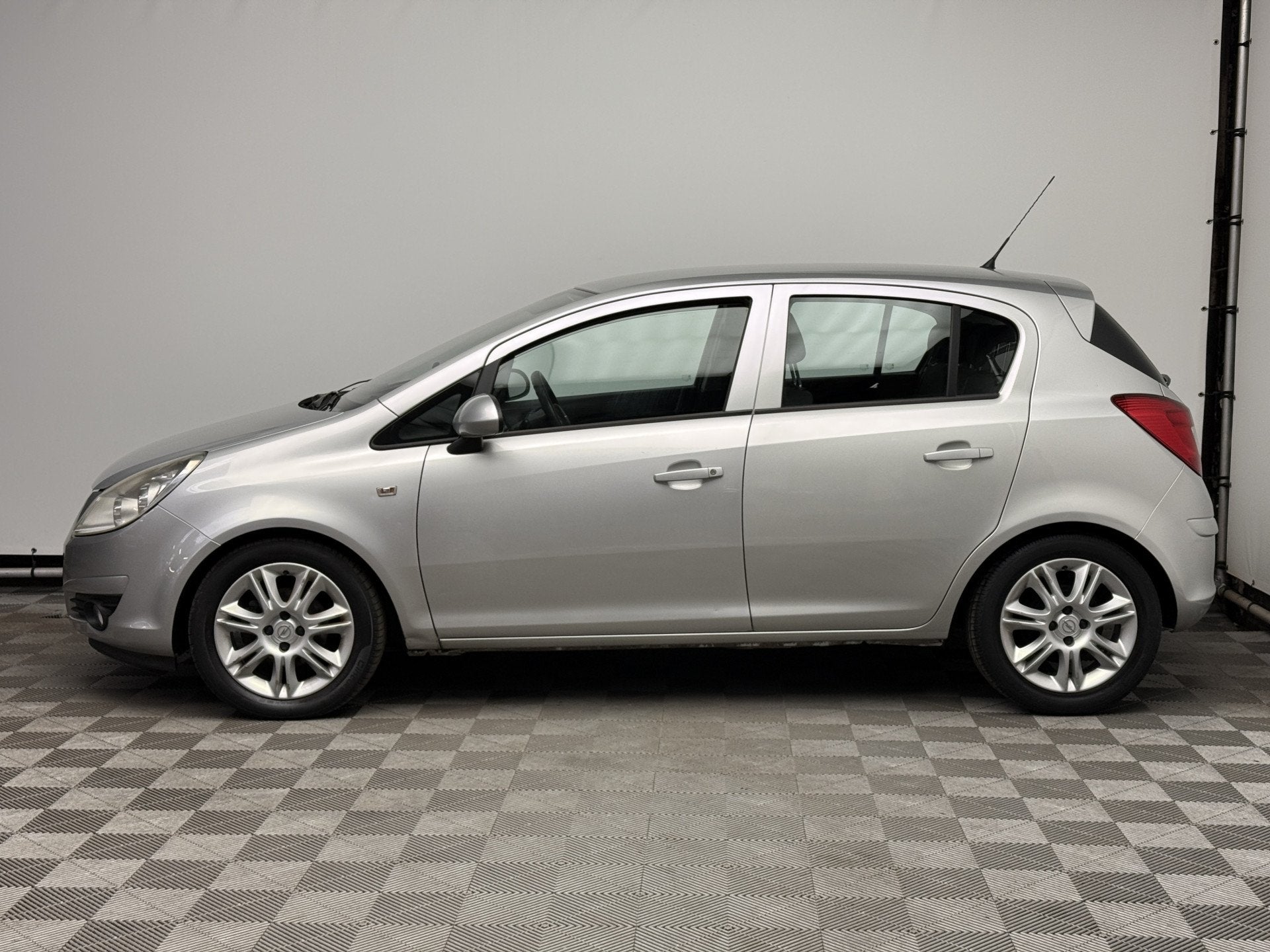 Opel Corsa 1.4-16V Enjoy 5-drs Airco LM16" NL Auto, Auto's, Voorwielaandrijving, Gebruikt, 4 cilinders, Met garantie (alle)