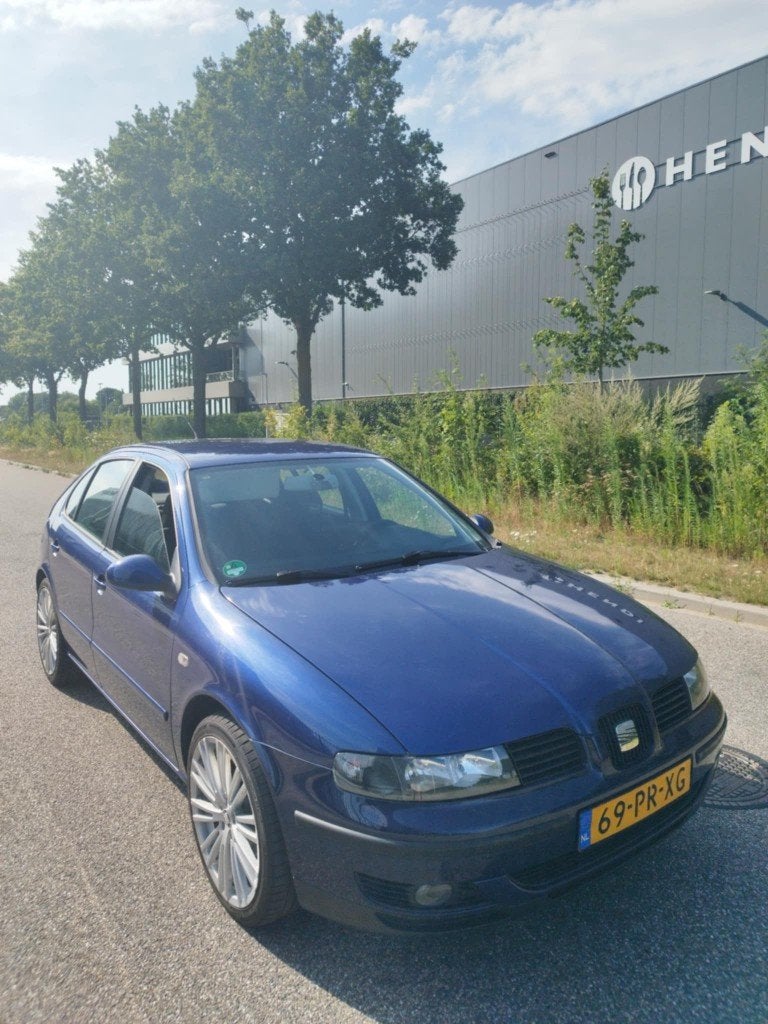 Seat Leon 1.8 20V 92KW 2004 Blauw, Auto's, 125 pk, Zwart, 4 cilinders, Origineel Nederlands