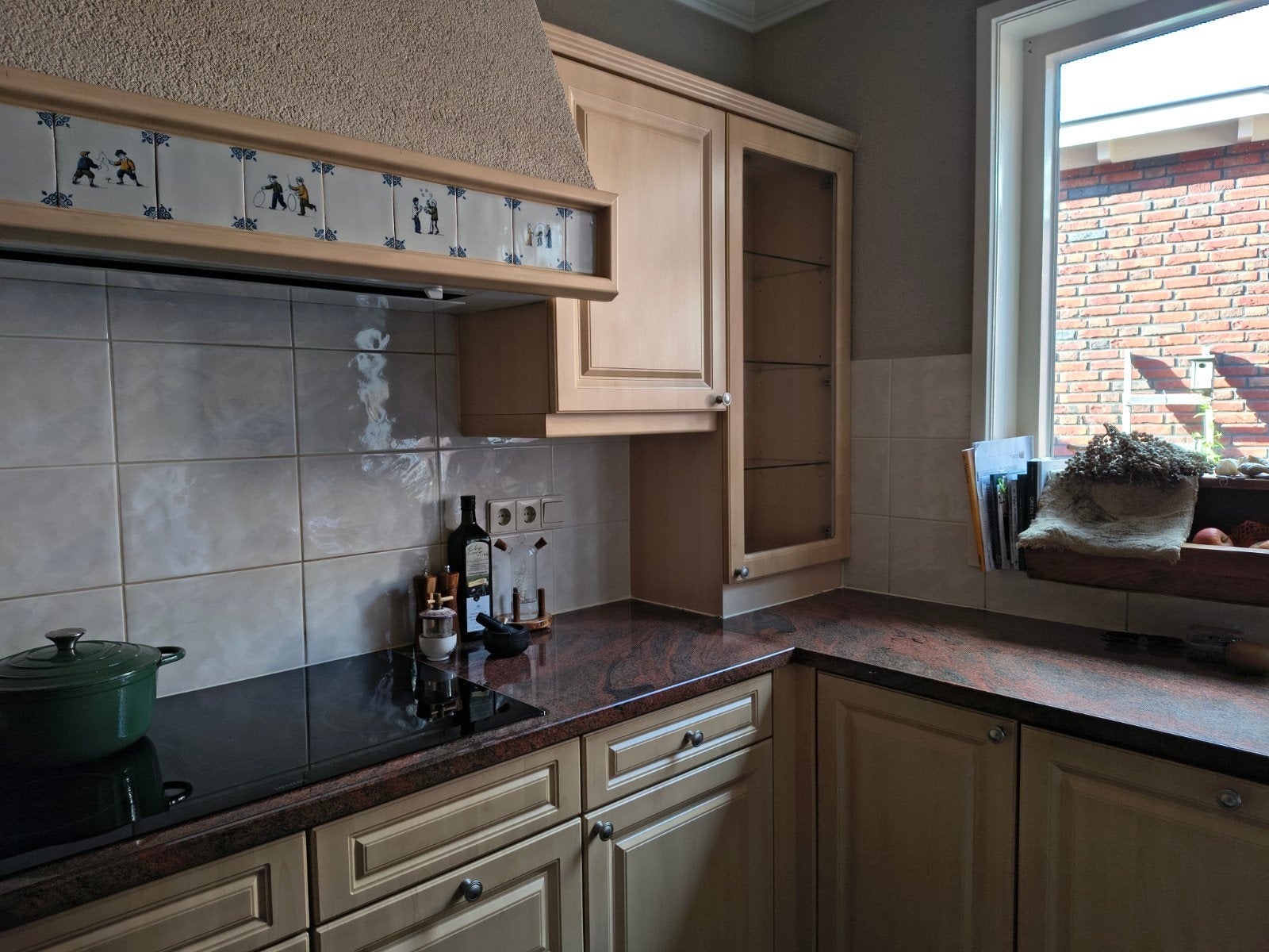 Opknapper Keuken met Kookplaat, Koelkast en Stenen Blad, Huis en Inrichting, Ophalen, Gebruikt, U-keuken, Bruin