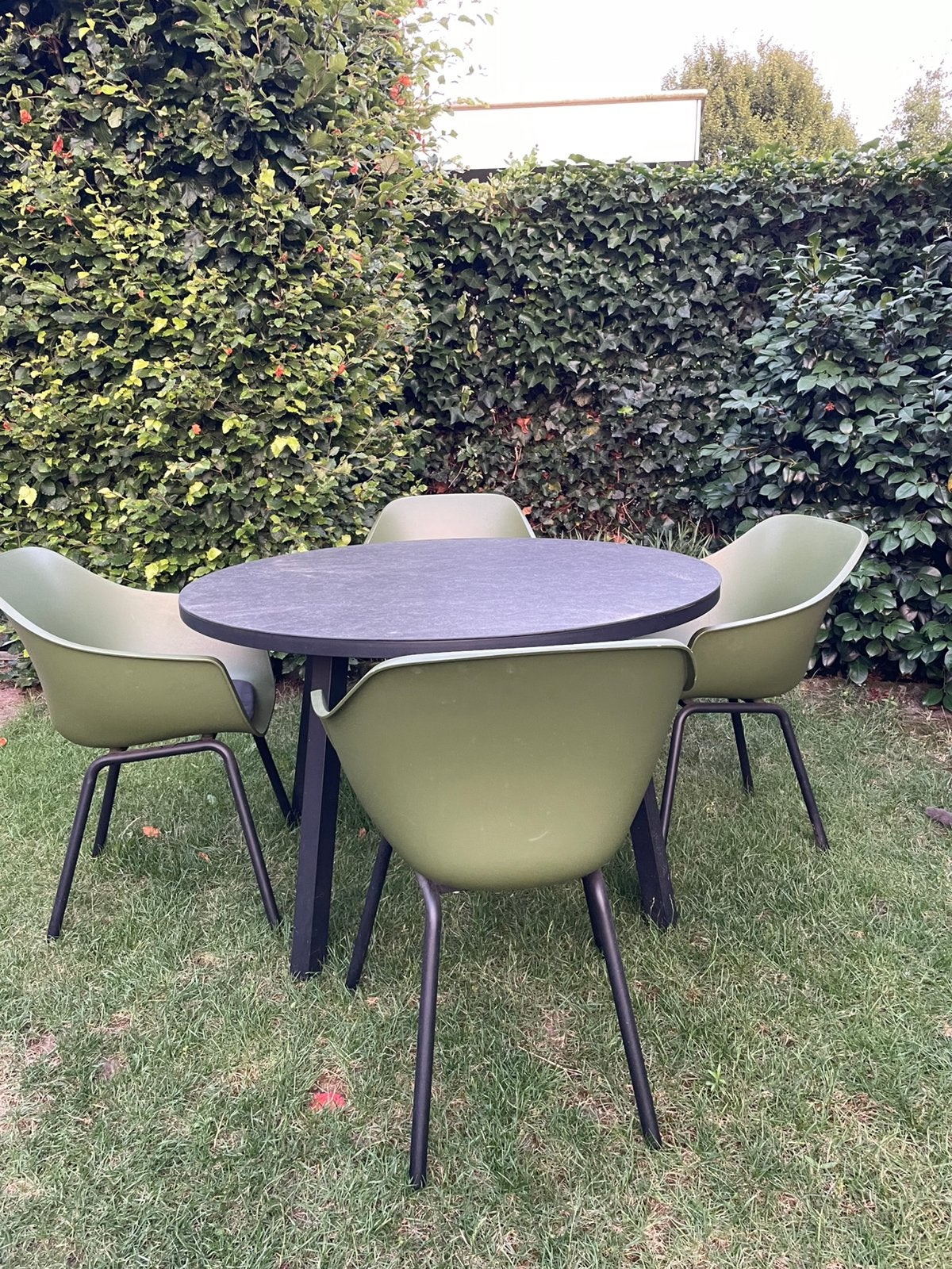 Hartman tuinset. 4 stoelen met kussen en 1 ronde tafel 120cm, Tuin en Terras, Tuinsets en Loungesets, Ophalen, Zo goed als nieuw