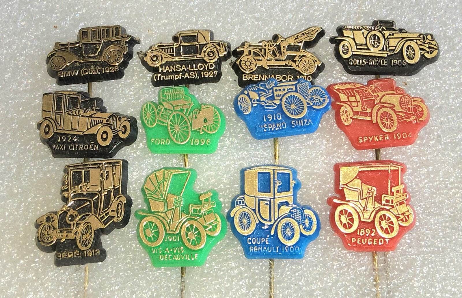 Set van 12 vintage speldjes met klassieke auto's, Ophalen of Verzenden, Gebruikt, Transport, Speldje of Pin