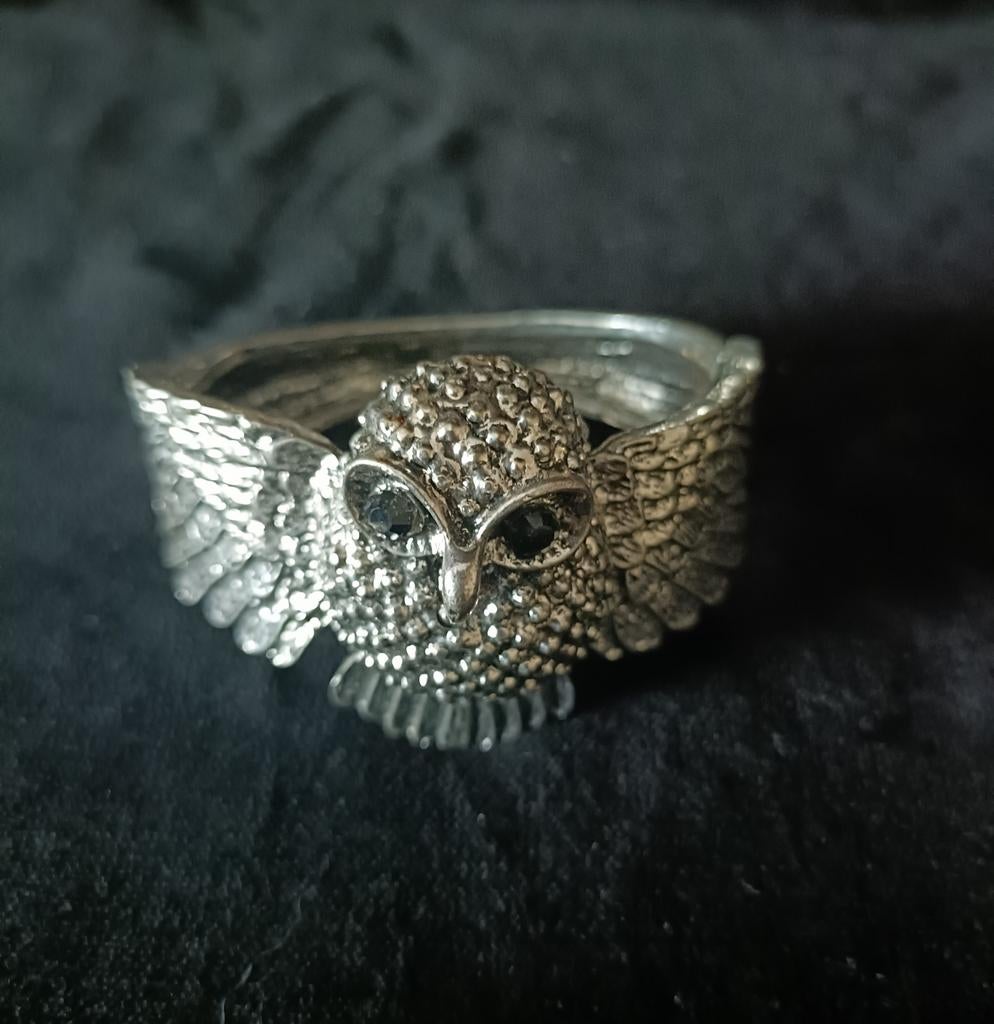 Vintage Zilverkleurige Uil Armband met Veer Scharnier, Ophalen of Verzenden, Gebruikt, Zilver, Overige materialen