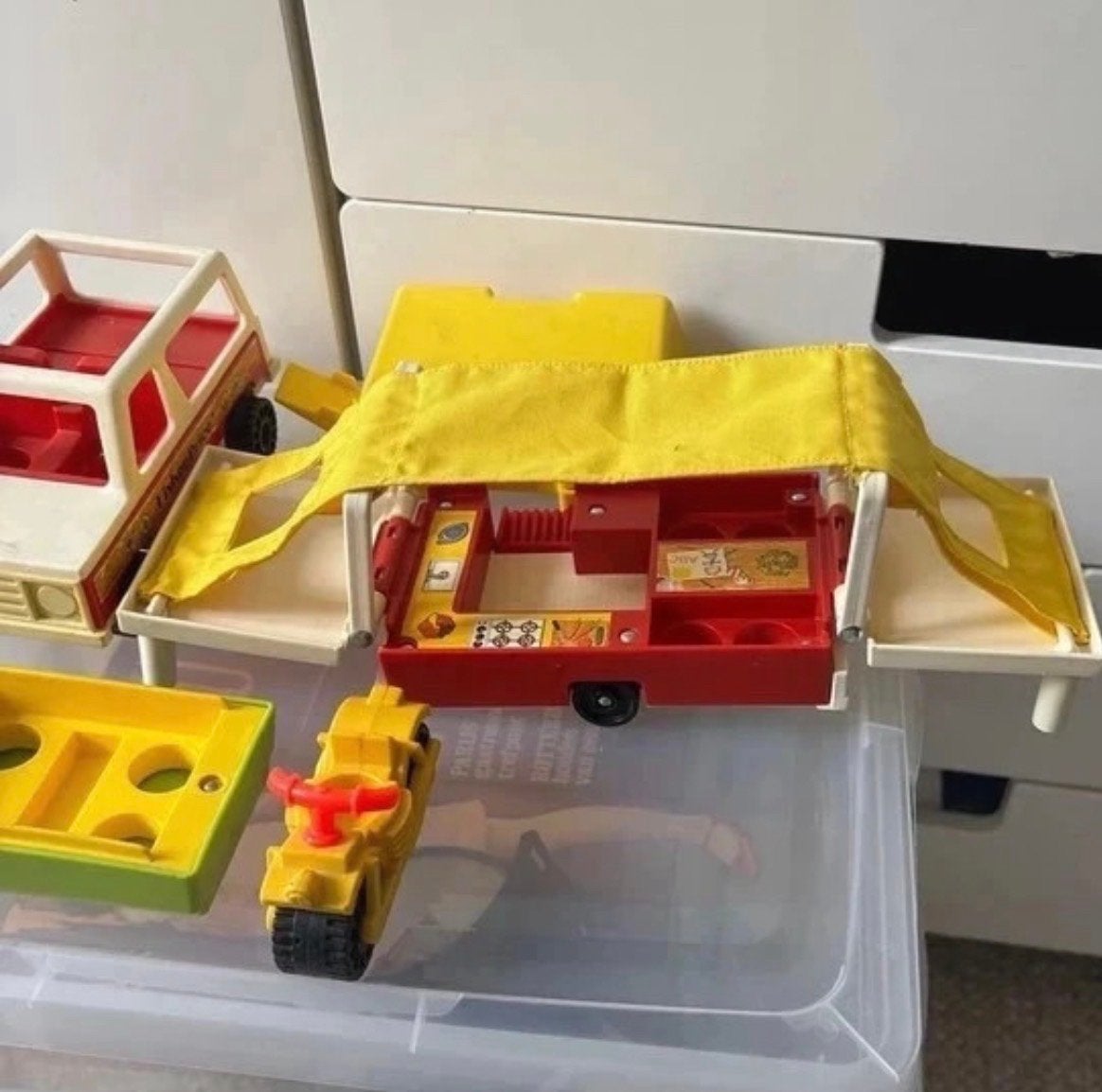 Vintage Fisher-Price Camper 992 met accessoires, Ophalen of Verzenden, Gebruikt, Speelset