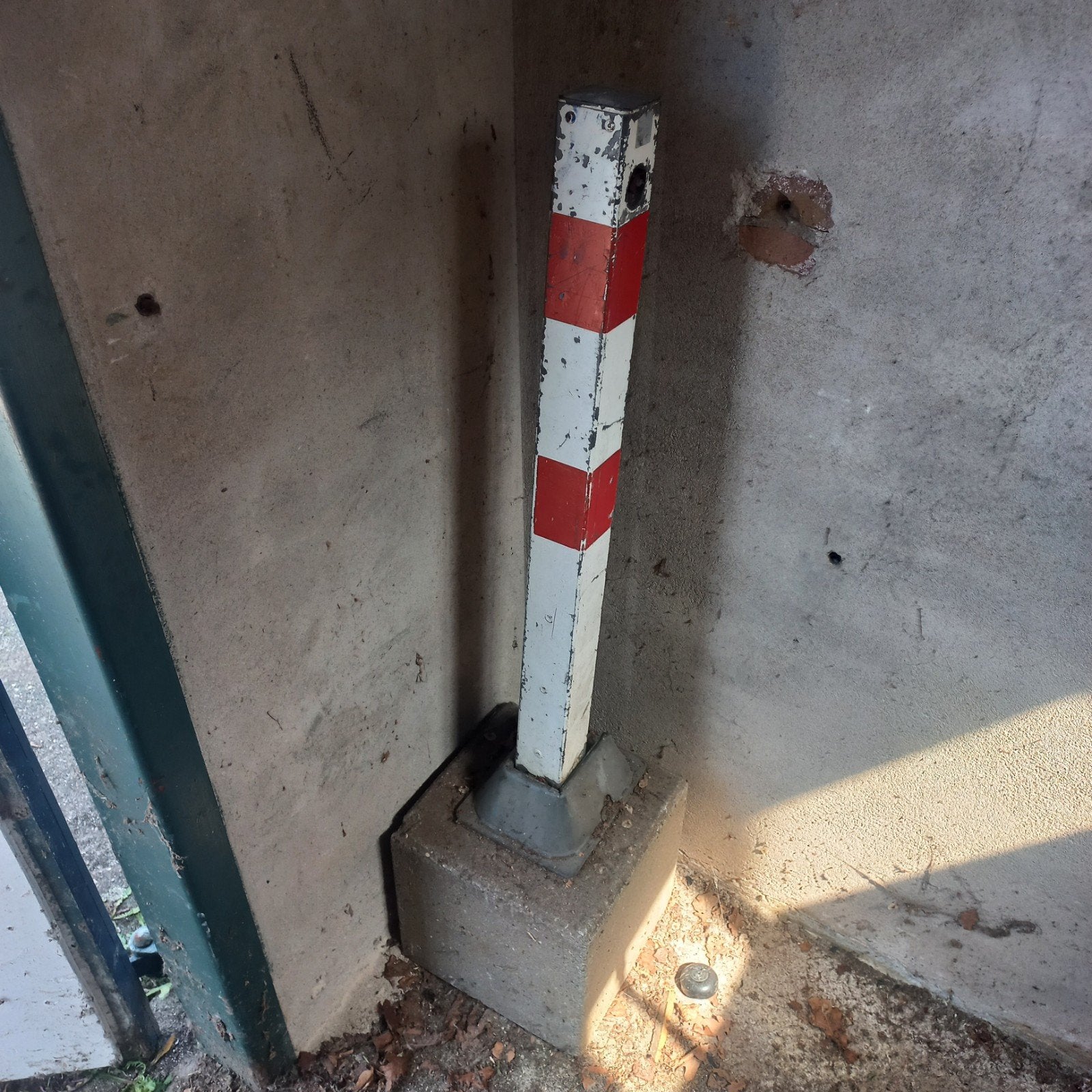 Gebruikte verkeerspaal met betonvoet, Ophalen of Verzenden, Gebruikt