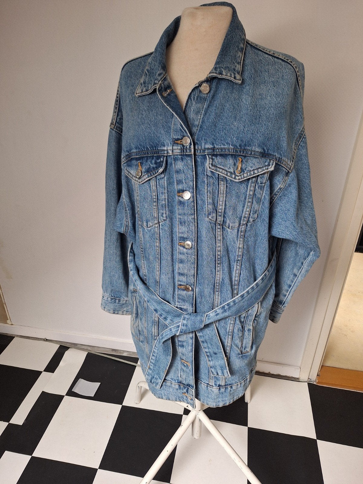 Pull&Bear spijkerjasje/jurk met ceintuur - Maat M, Maat 38/40 (M), Ophalen of Verzenden, Zo goed als nieuw, Pull&Bear