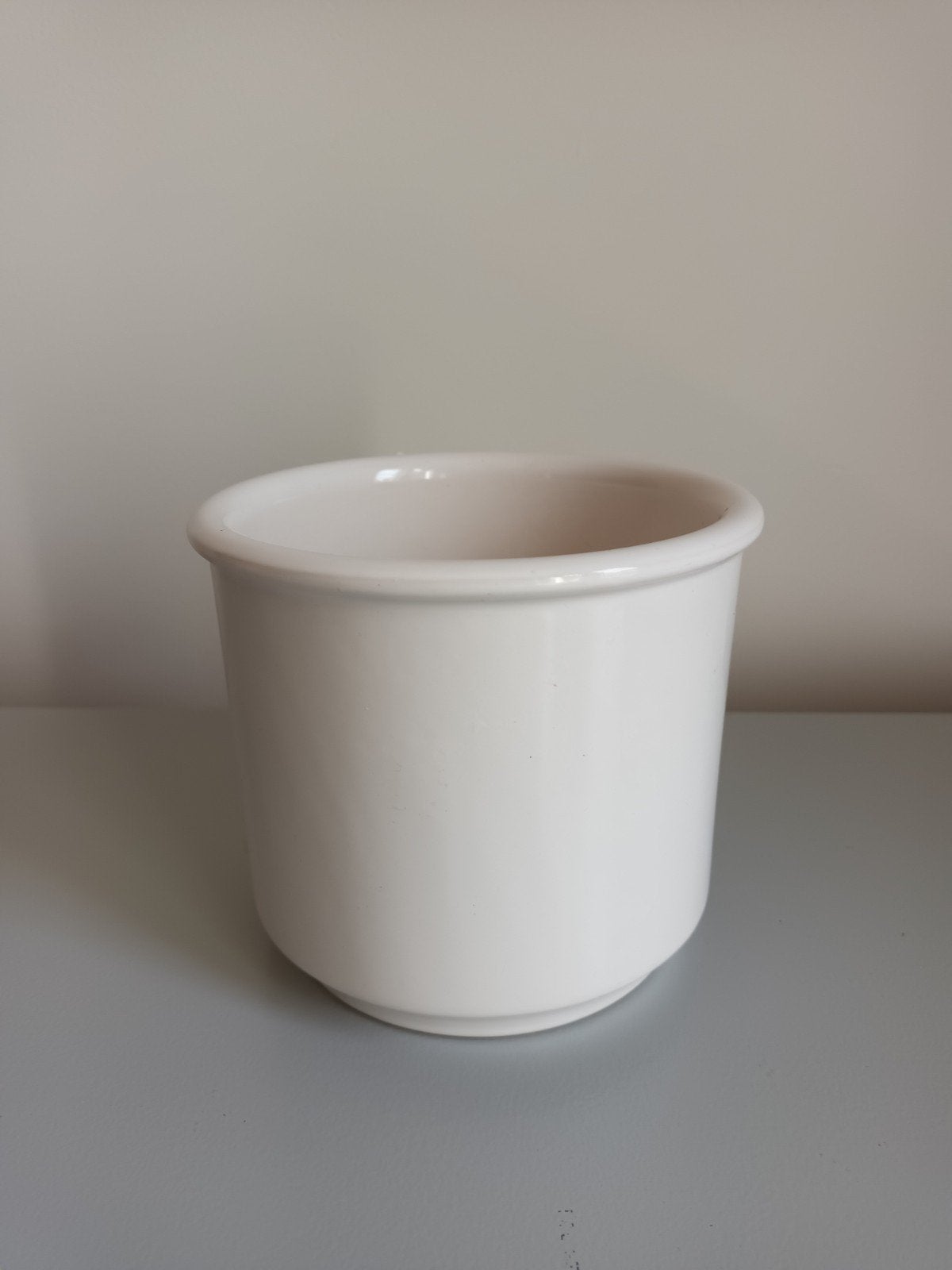 Witte bloempot pot wit doorsnee ong 12.8cm hoogte ong 11cm, Tuin en Terras, Bloempotten, Gebruikt, Rond, Binnen, Ophalen of Verzenden