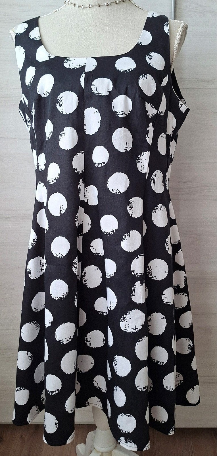 Heart Zwart-witte Polkadot Jurk Maat XL, Maat 46/48 (XL) of groter, Ophalen of Verzenden, Knielengte, Gedragen