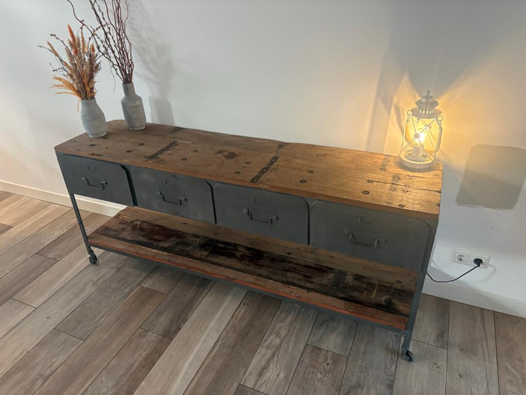 Industrieel stalen dressoir met sloophouten blad, Zo goed als nieuw, Vintage, industrieel, 150 tot 200 cm, Ophalen