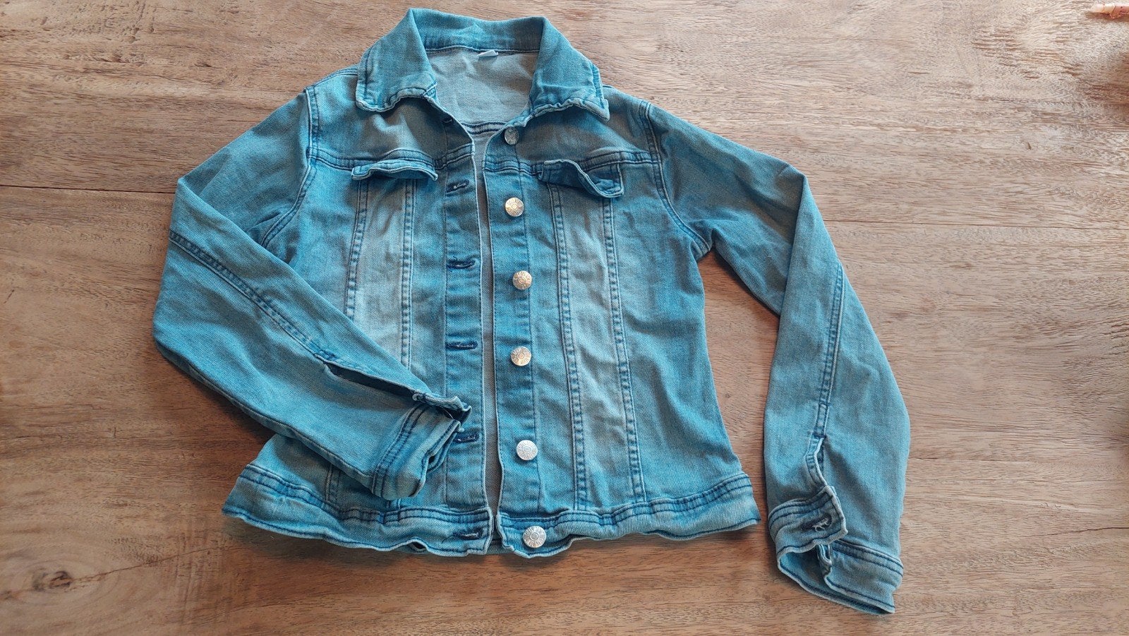 Stoere spijkerjas voor kinderen - Maat 134/140, Kinderen en Baby's, Kinderkleding | Maat 134, Gebruikt, Jongen of Meisje, Ophalen of Verzenden