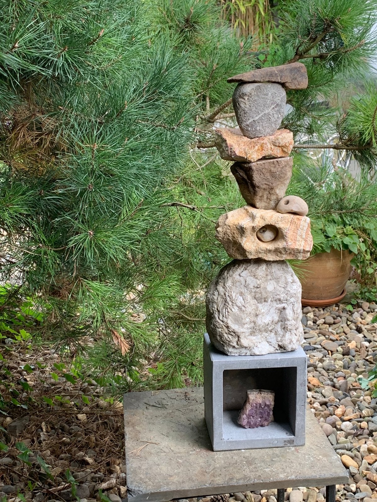 Tuinbeeld, steenvrouwtje, tempeltje 60cm hoog doorsnee 20cm, Tuin en Terras, Ophalen, Zo goed als nieuw, Steen, Abstract beeld