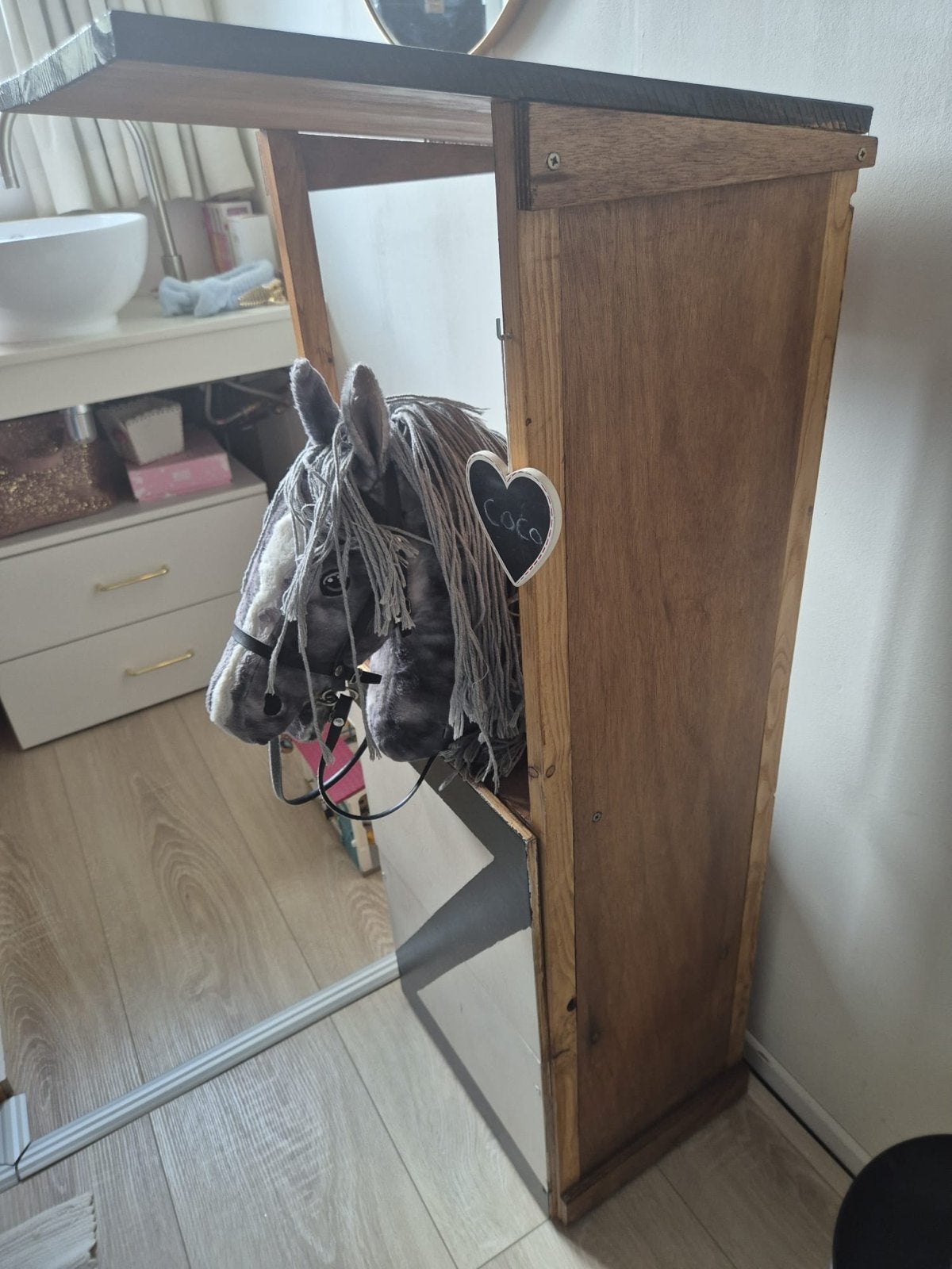 Hobby horse met stal - Compleet speelplezier, Ophalen, Nieuw, Jongen of Meisje