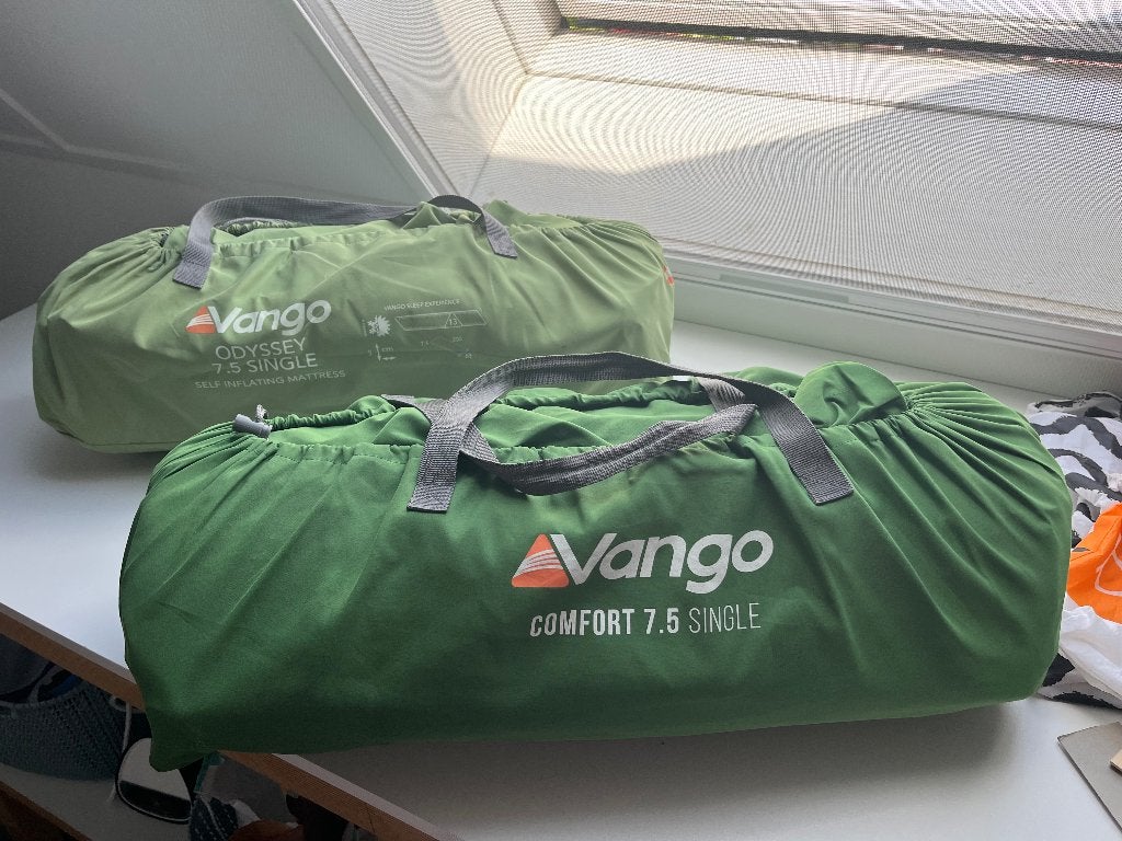2 Zelf opblaasbare slaapmatten van Vango, Ophalen of Verzenden, Zo goed als nieuw, 1-persoons