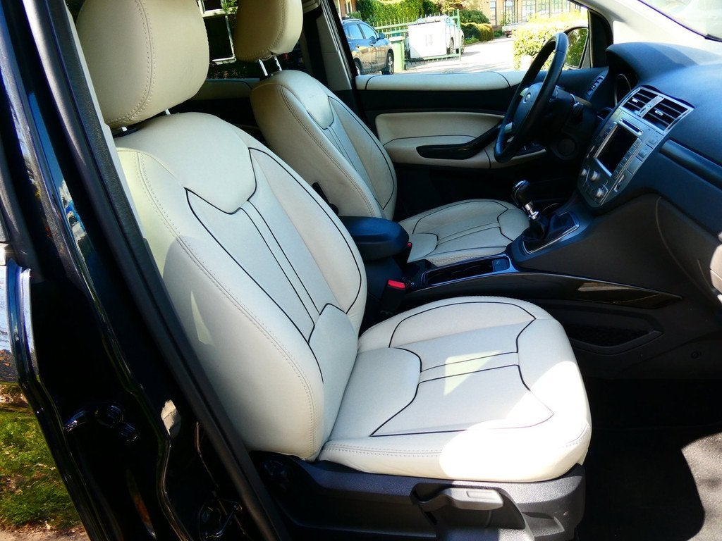 Ford Kuga 2.5 20V Titanium 200pk 4WD Clima Leder Navi Trekha, Auto's, Ford, Euro 5, Gebruikt, Beige, Bedrijf