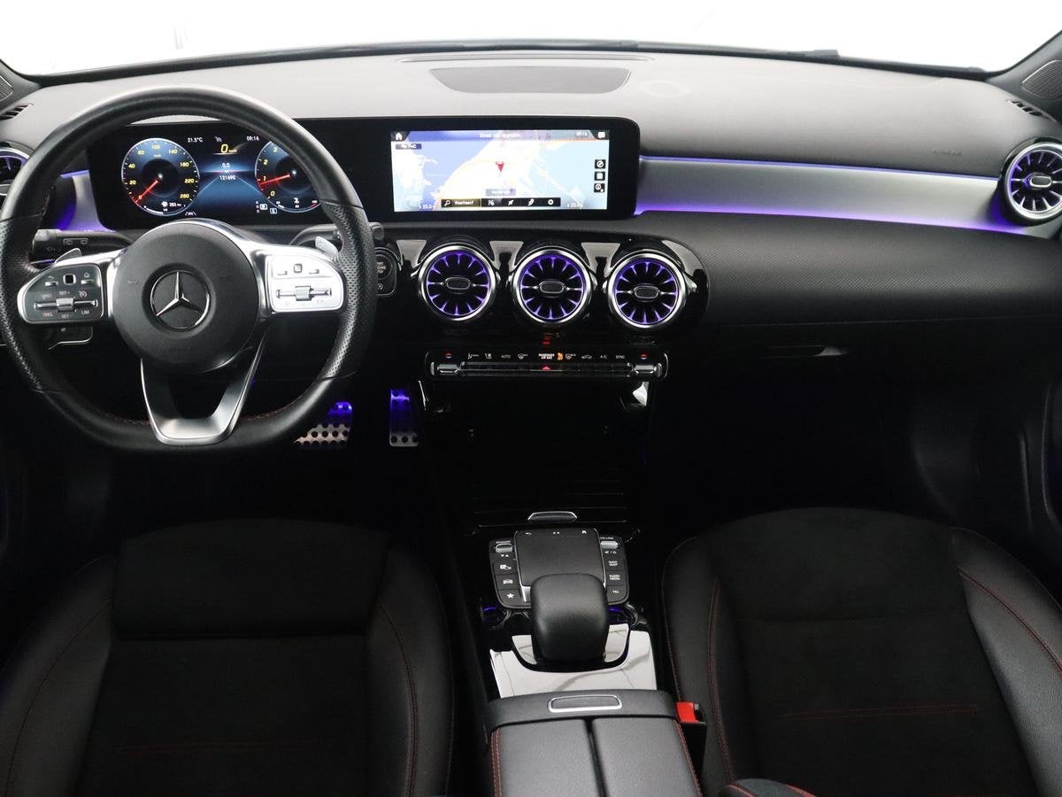 Mercedes-Benz A-klasse 180 Business Solution AMG | Apple Car, Auto's, 136 pk, Gebruikt, 4 cilinders, Leder en Stof