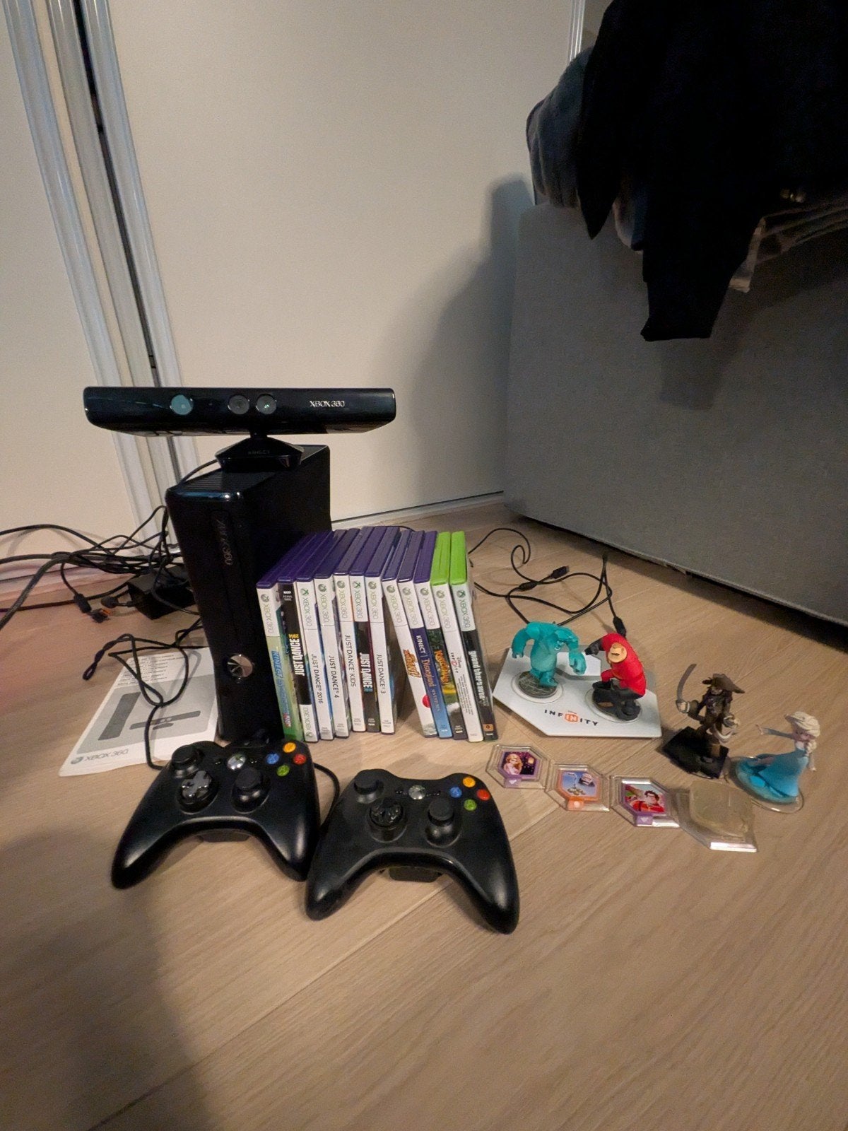 Xbox 360 met 4 gb opslag en toebehoren, 2 spelers, Ophalen of Verzenden, Gebruikt