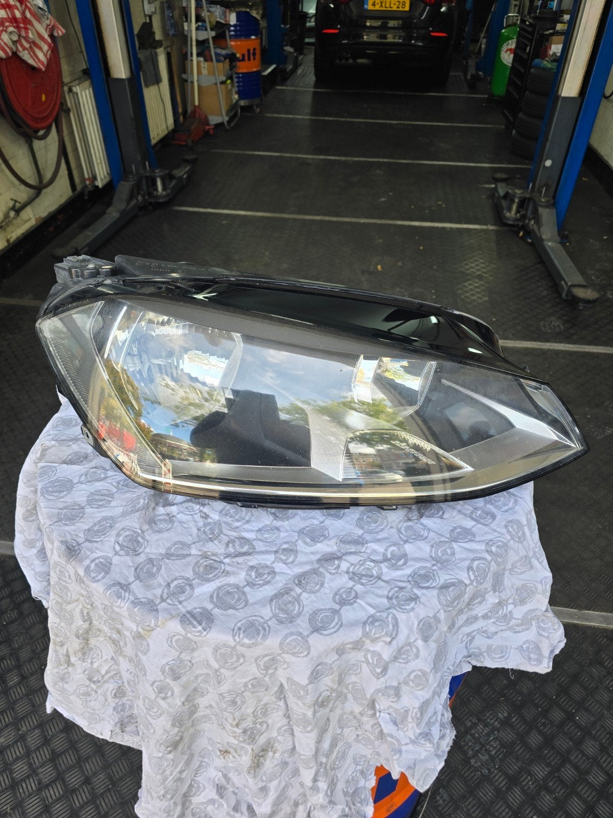 VW Golf 7 Koplamp Links en Rechts (Valeo), Ophalen, Gebruikt, Volkswagen