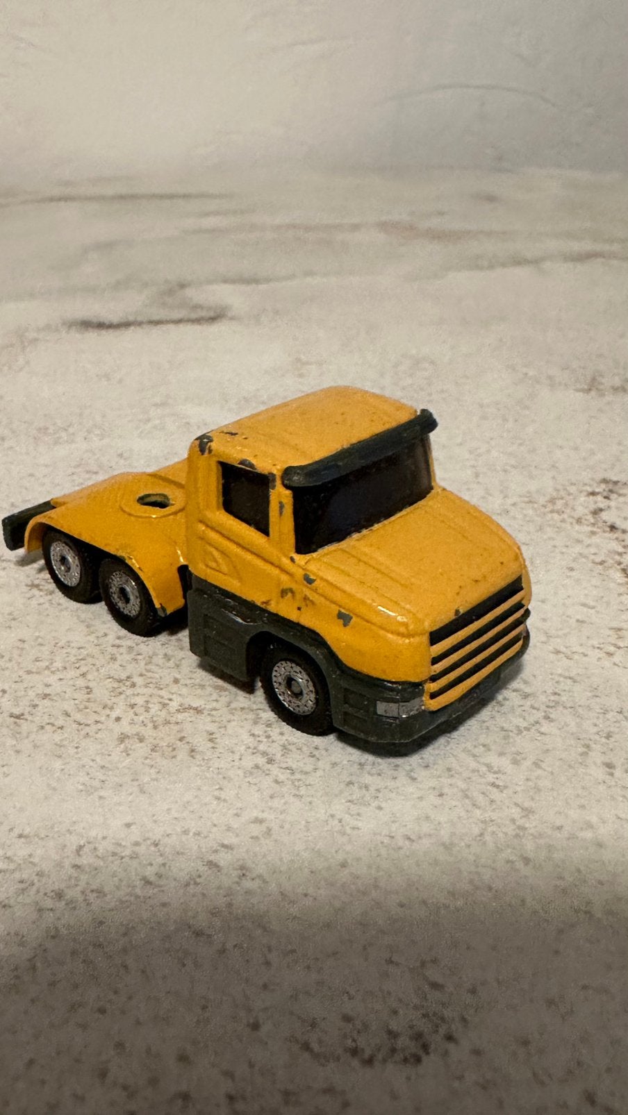 Vintage Siku Yellow Truck – 1:87 – Made in China, Hobby en Vrije tijd, Ophalen, Gebruikt, Bus of Vrachtwagen