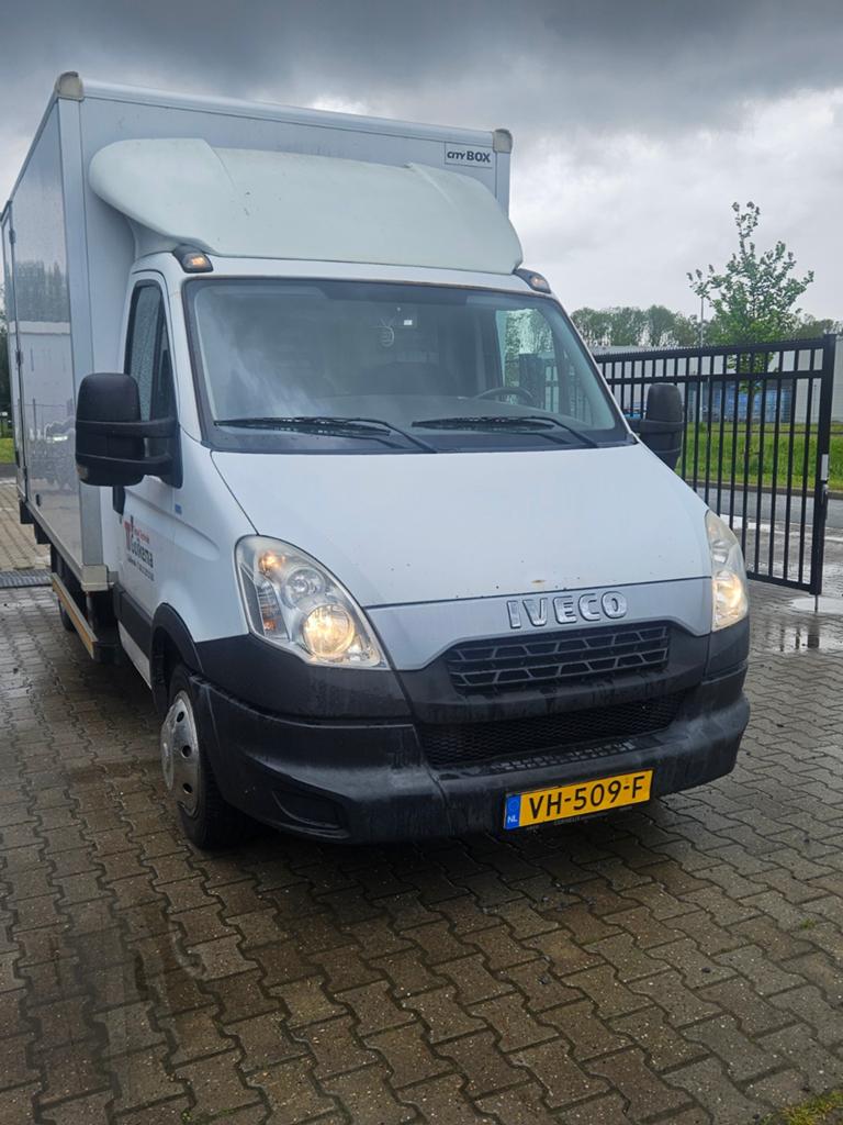 Iveco Daily 35C 2014 bakwagen trekhaak automaat laadklep, 2910 kg, 145 pk, Achterwielaandrijving, Iveco