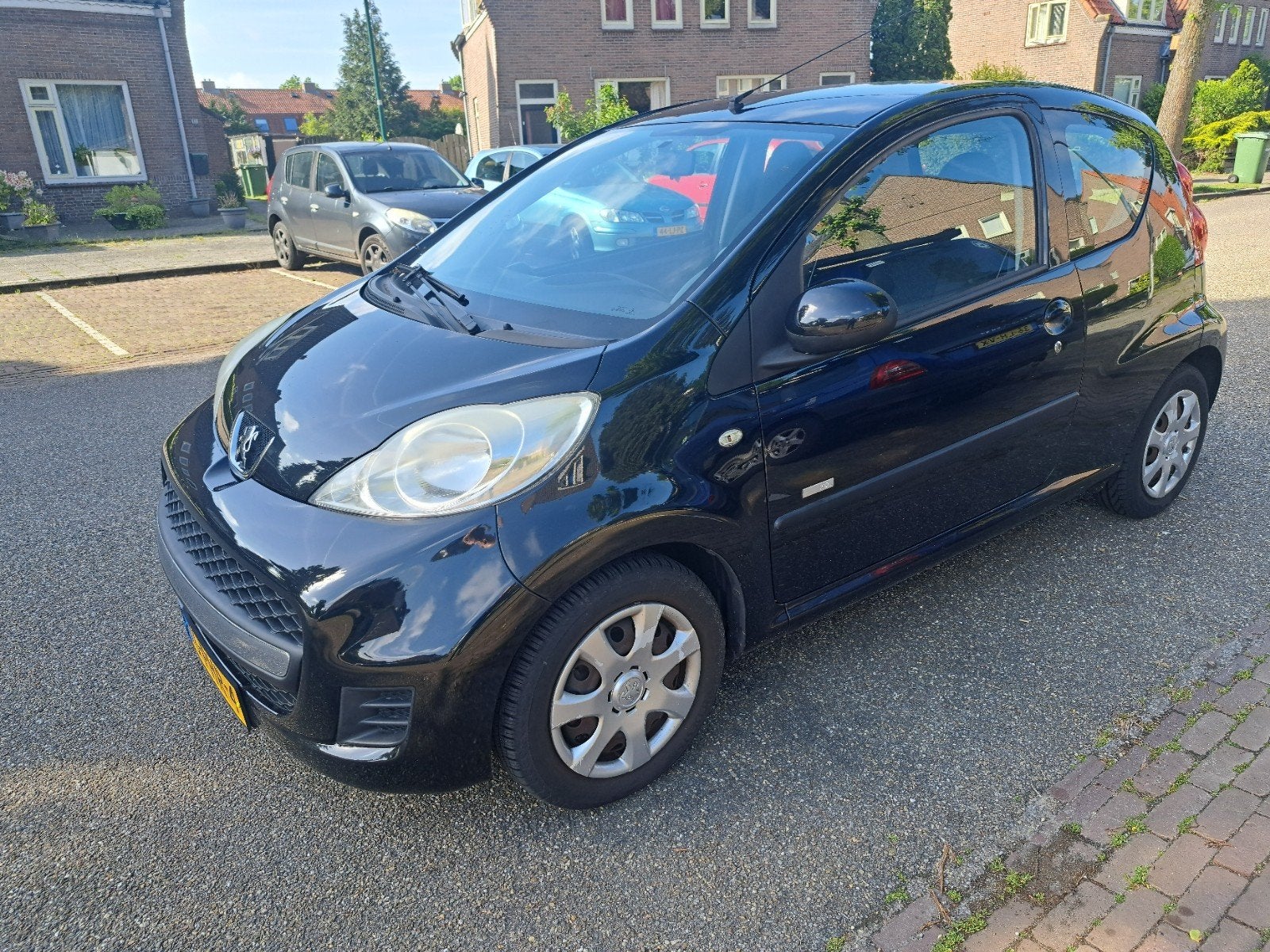 Peugeot 107 1.0 12V E-vti 68PK 3DR 2011 Zwart, Auto's, Peugeot, Voorwielaandrijving, Stof, Zwart, 4 stoelen