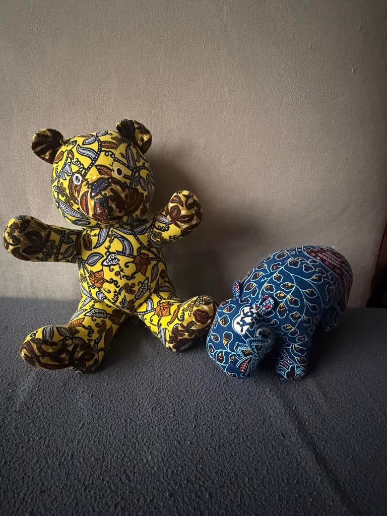 Handgemaakte Afrikaanse knuffels: beer en nijlpaard, Kinderen en Baby's, Speelgoed | Knuffels en Pluche, Gebruikt, Handgemaakt