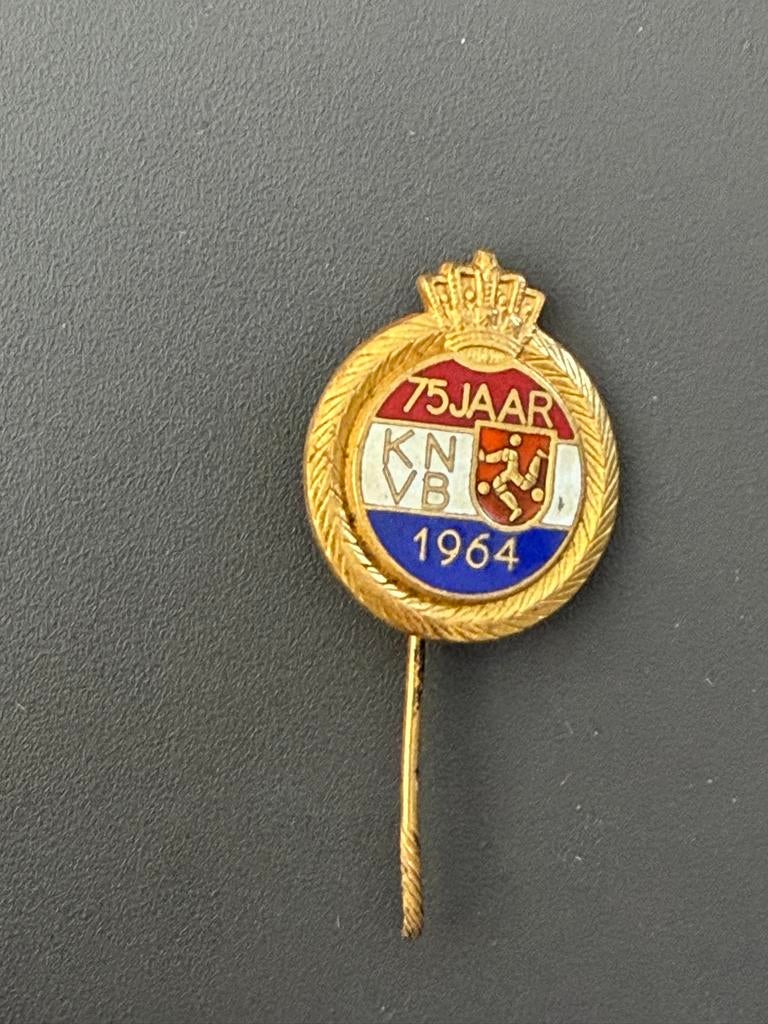 Knvb 75 jaar speldje 1964, Verzamelen, Ophalen of Verzenden, Gebruikt, Overige binnenlandse clubs, Overige typen