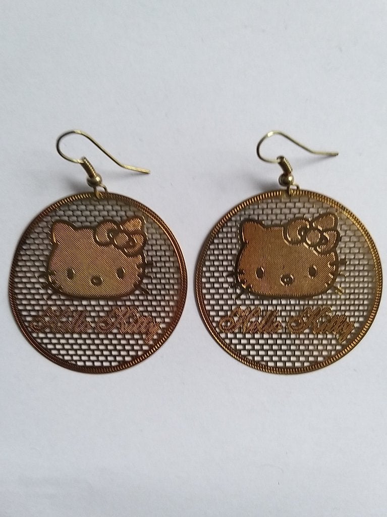 Goudkleurige ronde Hello Kitty hang oorbellen, Overige materialen, Ophalen of Verzenden, Goud, Hangers