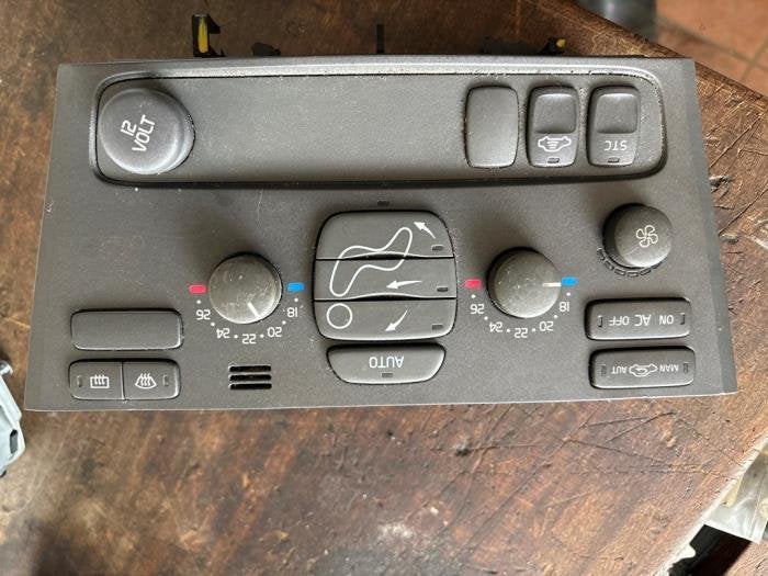 Kachel Bedieningspaneel van een Volvo V70, Gebruikt, -, -, Volvo