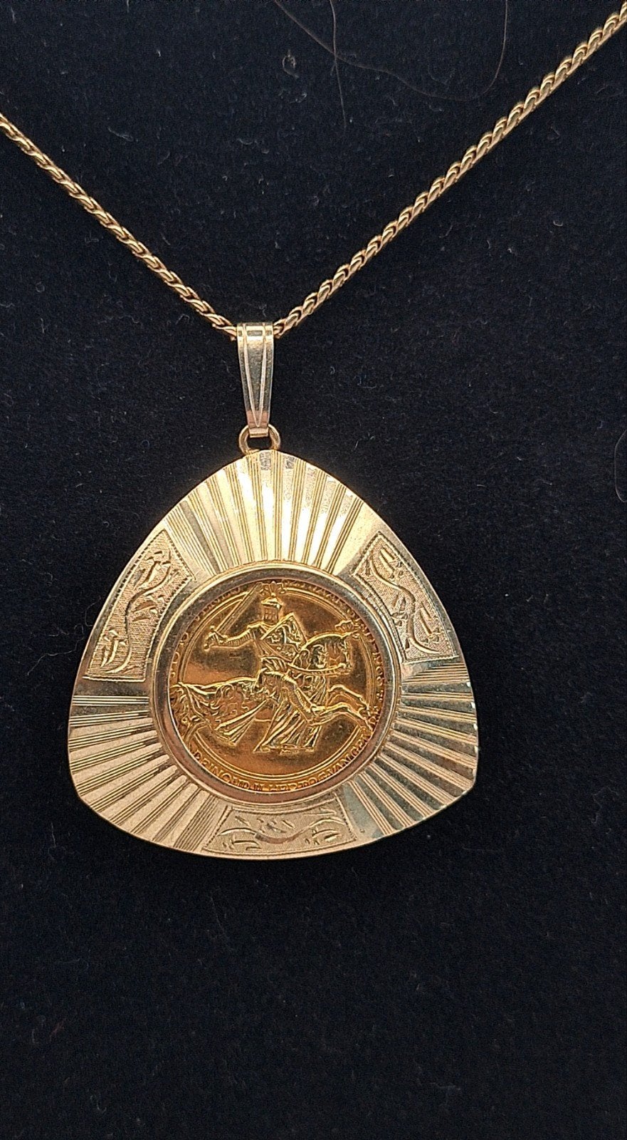 Grote gouden hanger met ketting. 14k en 18k, Antiek en Kunst, Antiek | Goud en Zilver, Verzenden