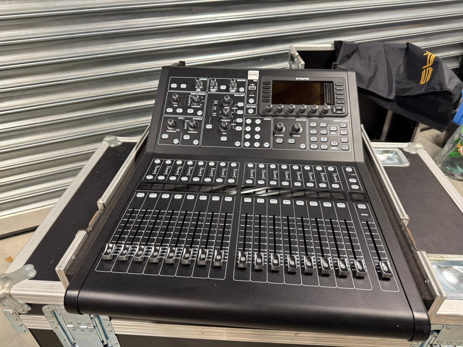 Midas M32R Live in degelijke flightcase, Muziek en Instrumenten, Ophalen of Verzenden, Zo goed als nieuw, 20 kanalen of meer