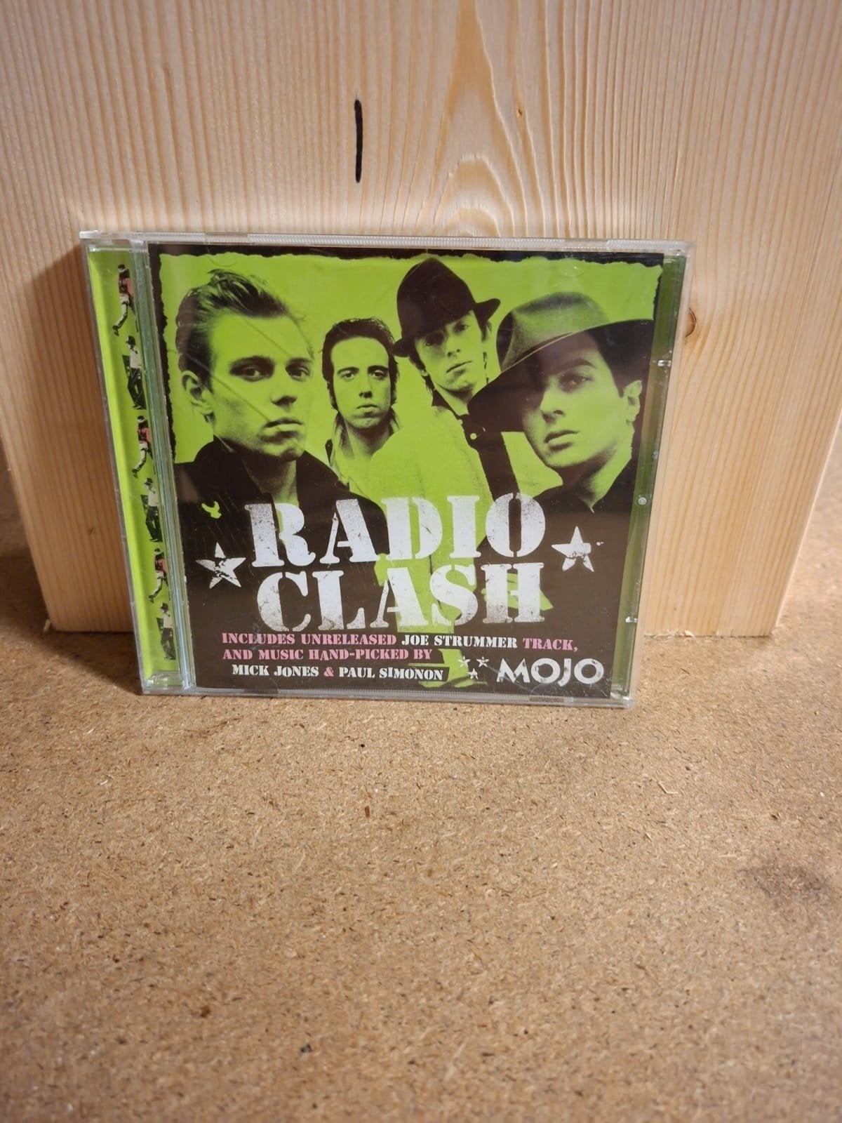 Radio Clash - CD met Joe Strummer en The Clash, Cd's en Dvd's, Rock, Gebruikt, Met bonustracks, Ophalen of Verzenden