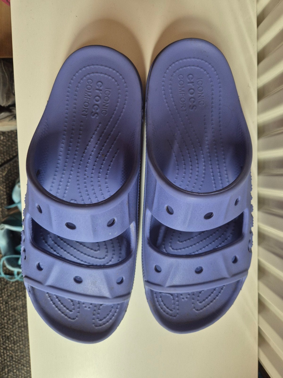 Paarse Crocs slippers - Maat W11, Slippers, Overige kleuren, Ophalen of Verzenden, Crocs