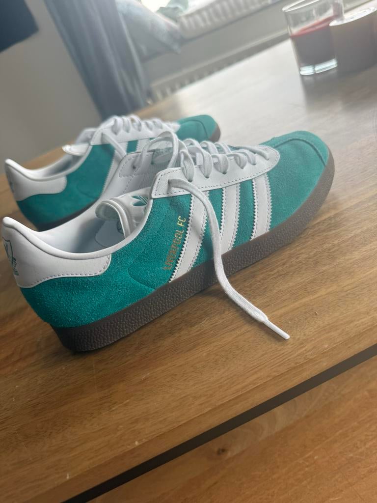 Adidas maat: 42, 2/3 Gazelle Liverpool 3rd Kit Sneakers, Ophalen of Verzenden, Zo goed als nieuw, Overige kleuren