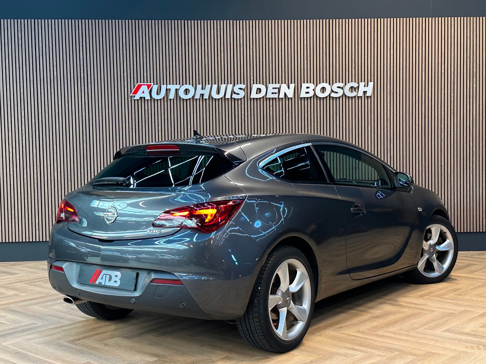 Opel Astra GTC 1.4 Turbo Sport, Auto's, Voorwielaandrijving, Gebruikt, 4 cilinders, 700 kg