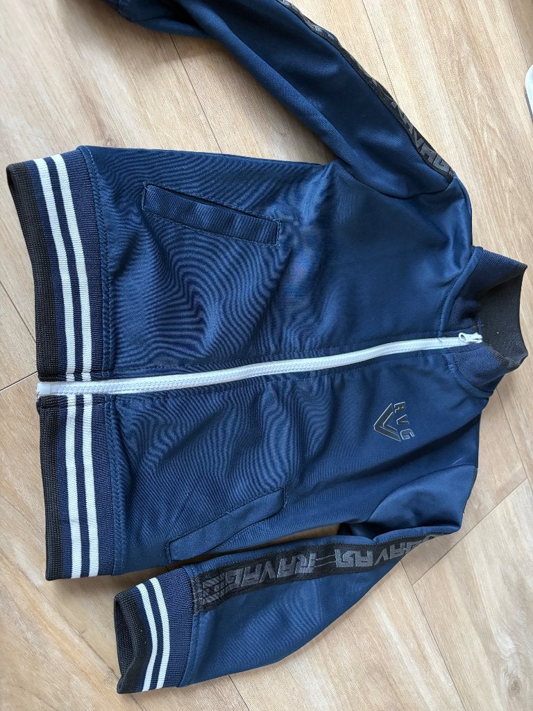 Vest jongens mt 104/110, Trui of Vest, Ophalen of Verzenden, Zo goed als nieuw, Jongen