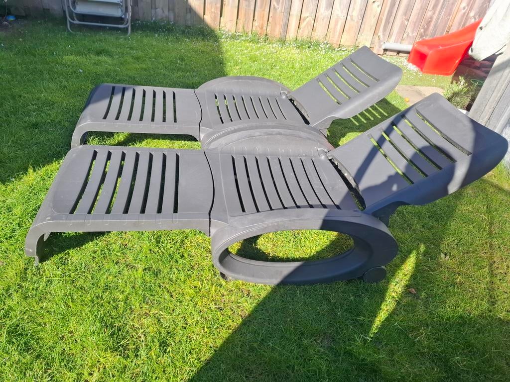 Twee ligstoelen voor in de tuin, Tuin en Terras, Ligbedden, Ophalen, Kunststof, Verstelbaar
