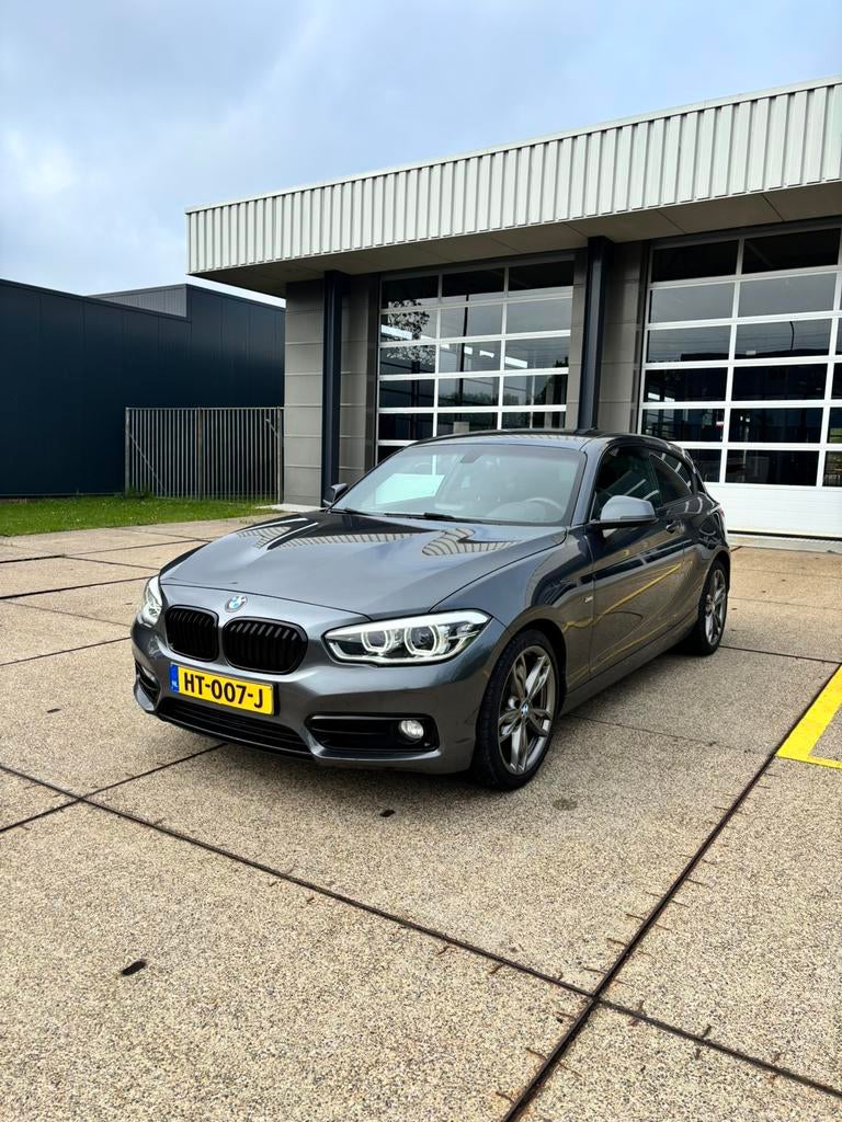 BMW 118i M Sport Automaat | Dealerhistorie | NAP, Auto's, 1290 kg, 4 stoelen, Leder en Stof, Origineel Nederlands
