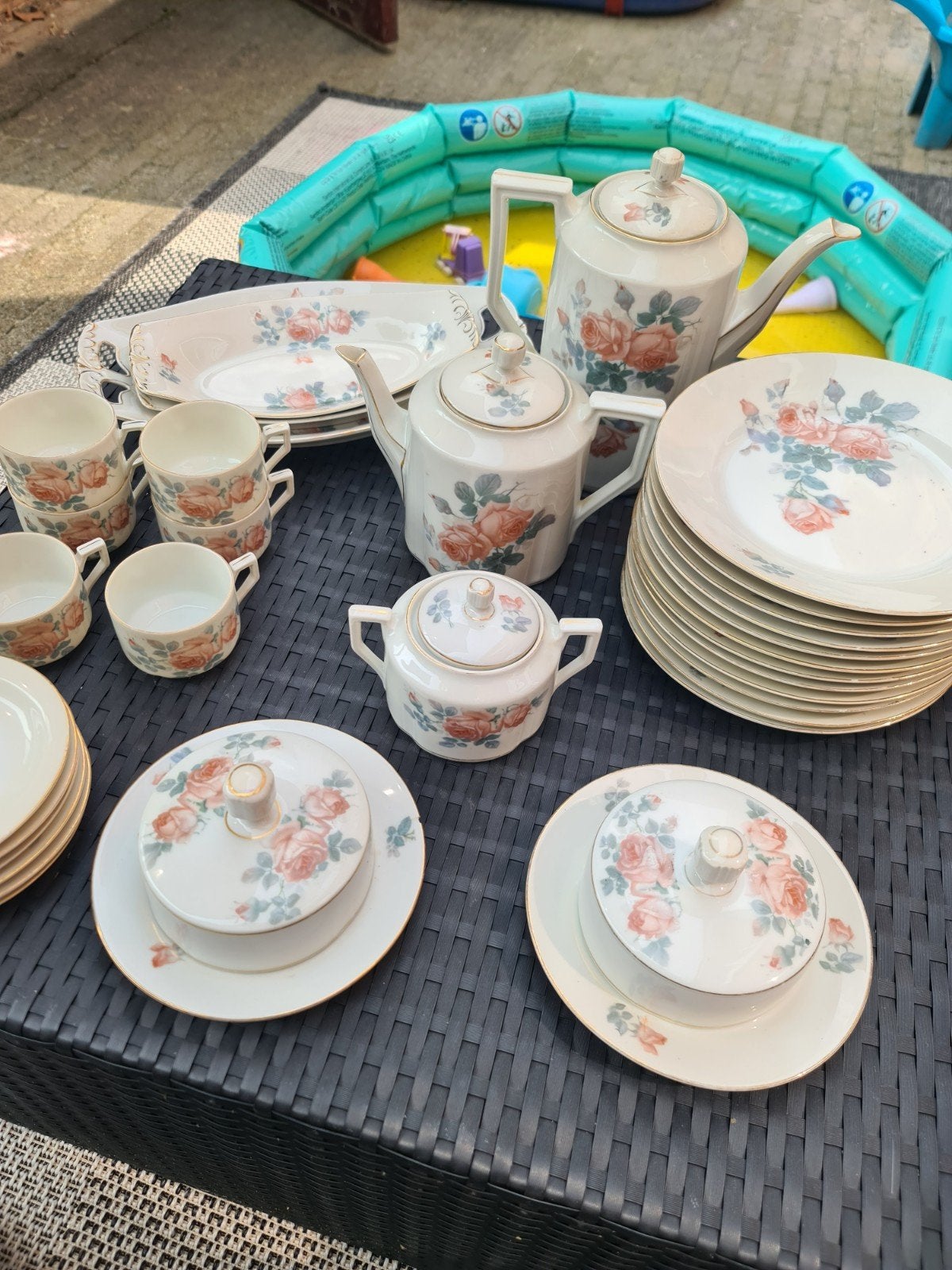 Vintage serviesgoed set met rozenmotief - Koenigszelt, Antiek en Kunst, Ophalen of Verzenden