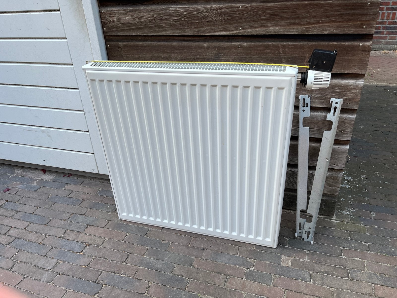 Radiator + beugels, Ophalen, 30 tot 80 cm, Radiator, Zo goed als nieuw