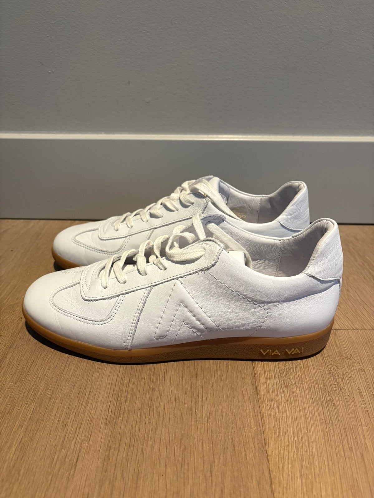Gloednieuwe witte schoenen VIA VAI, Wit, Nieuw, Ophalen of Verzenden, Sneakers of Gympen
