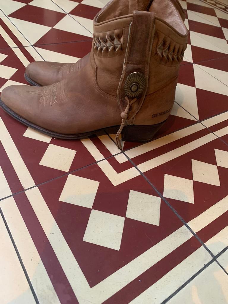 Mooie Sendra’s mt 42, Ophalen of Verzenden, Zo goed als nieuw, Bruin