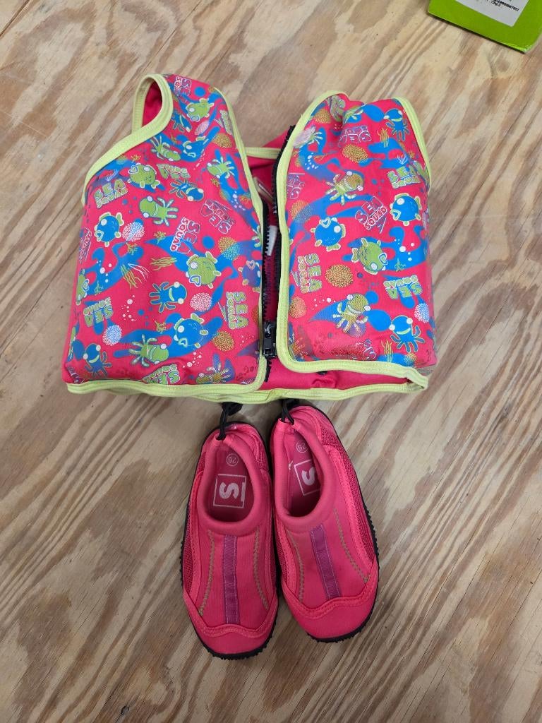 Zwemvest en schoenen mt 26, Ophalen, Gebruikt, Kind, Reddingsvest of Zwemvest