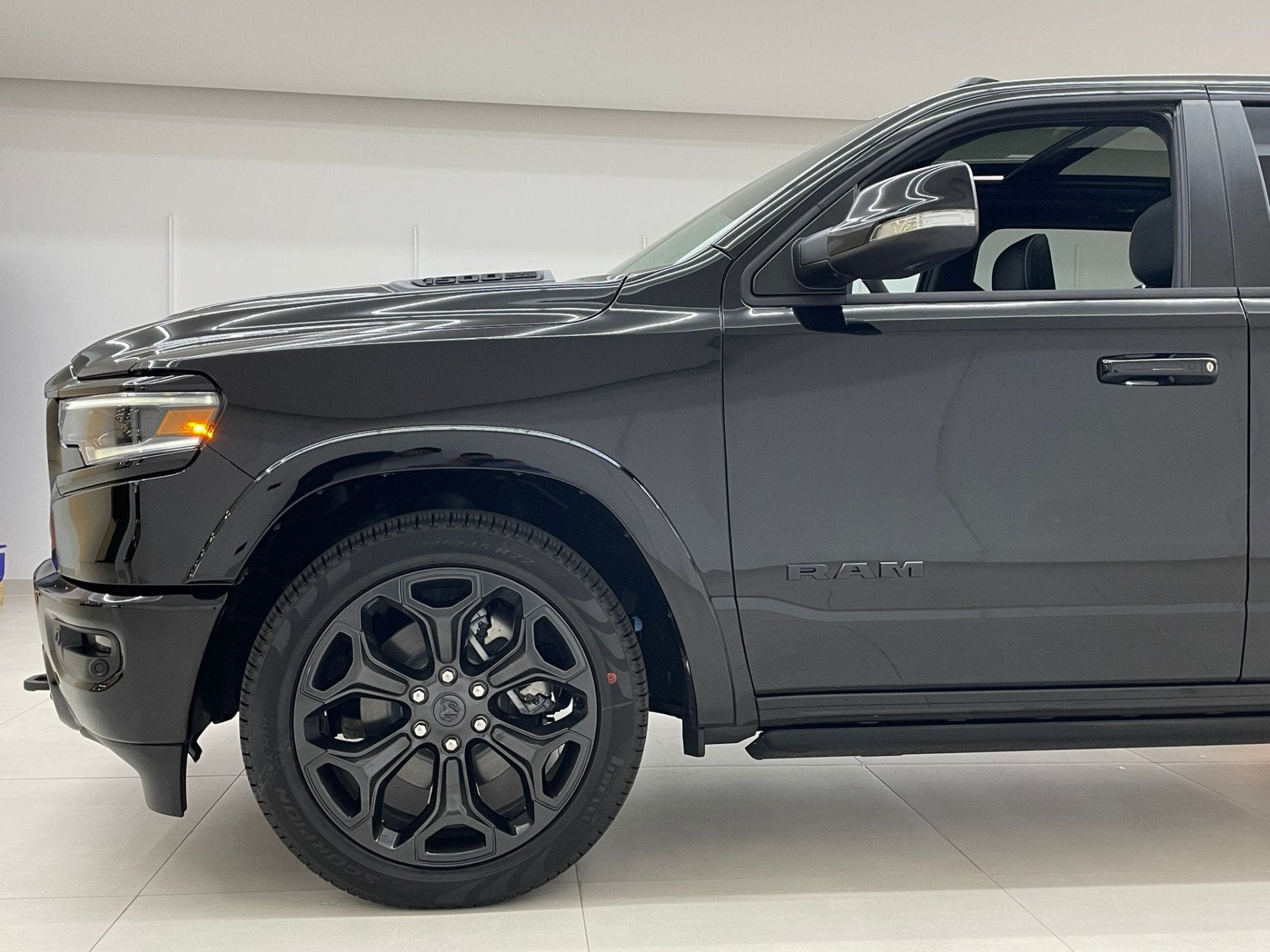Dodge Ram Limited Night ALL-IN Incl.lpg JAAR GARANTIE, Auto's, Automaat, Gebruikt, 5654 cc, Automatische klimaatregeling