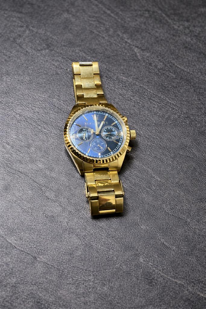 Maserati horloge goud/blauw –luxe uitstraling, nette staat, Sieraden, Tassen en Uiterlijk, Horloges | Heren, Overige merken, Gebruikt