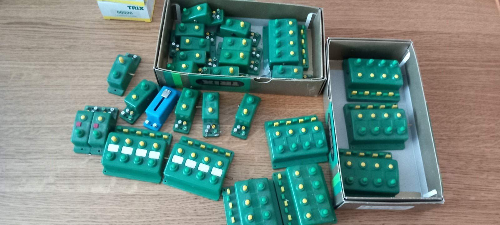 Te koop 31 x trix schakel kastjes n spoor, Verzenden, Zo goed als nieuw, Gelijkstroom, Trix