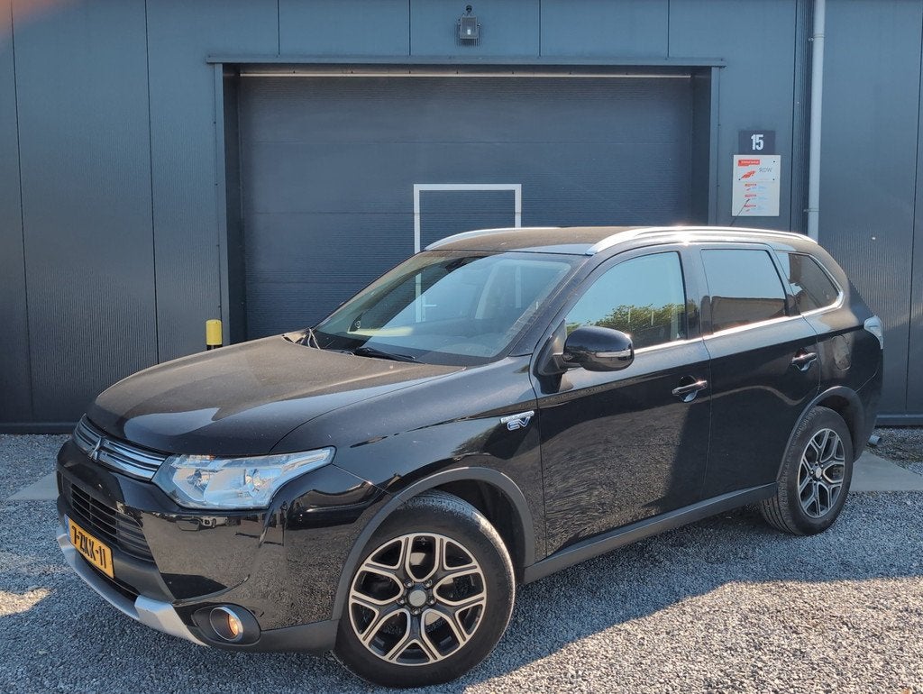 Mitsubishi Outlander 2.0 PHEV Executive Edition X-Line, Auto's, Mitsubishi, Zwart, 4 cilinders, Leder en Stof, Zwart